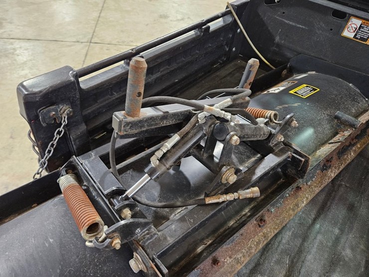 2011-john-deere-gator-image-17