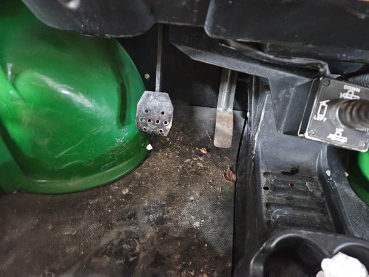 2011-john-deere-gator-image-30