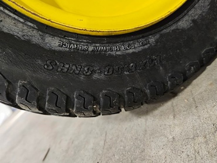 2014-john-deere-x320-image-28