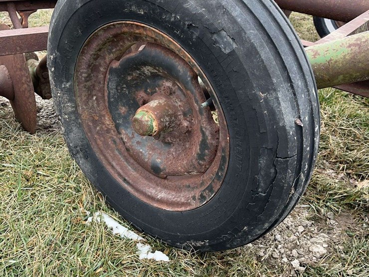 john-deere-32-image-8