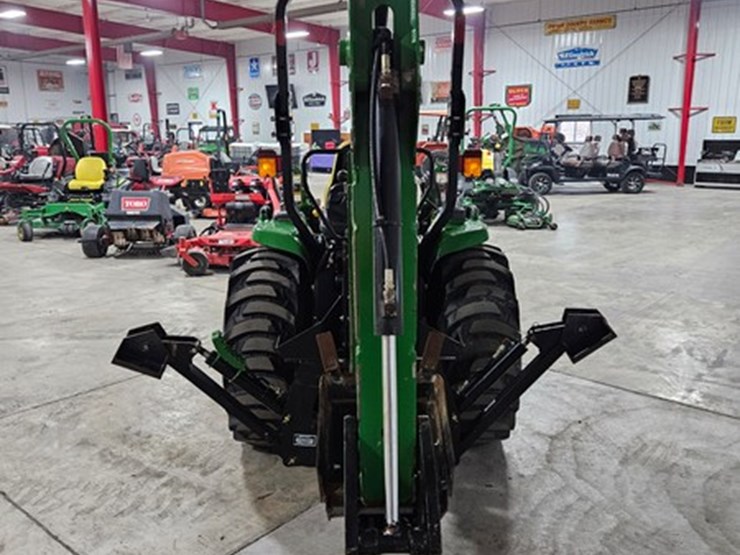 john-deere-3320-image-4