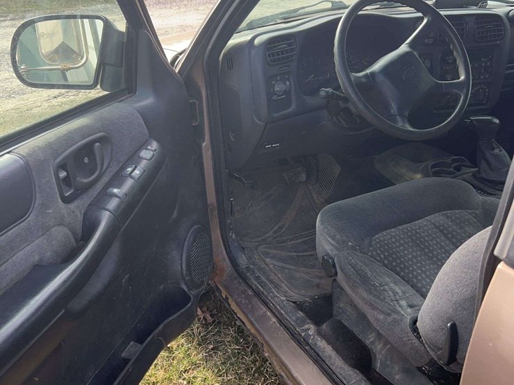 2002-chevrolet-blazer-image-8