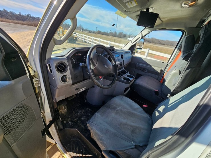 2019-ford-e450-image-15