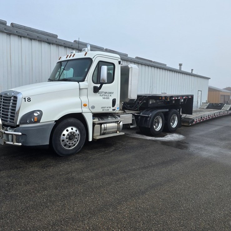 #39 • 2018 Freightliner Cascadia Semi Tractor