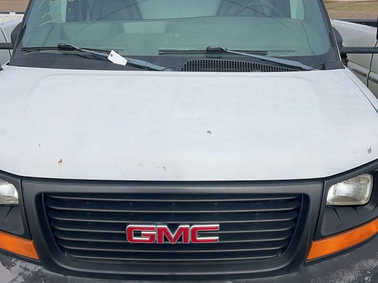 2009-gmc-3500-image-3
