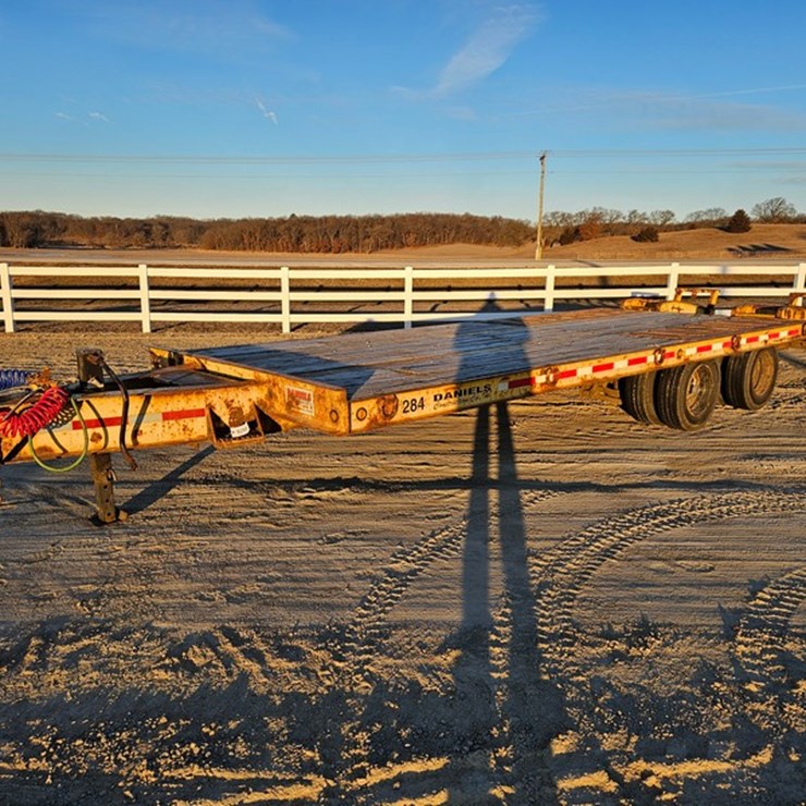 #298 • 2005 Flat Bed Trailer