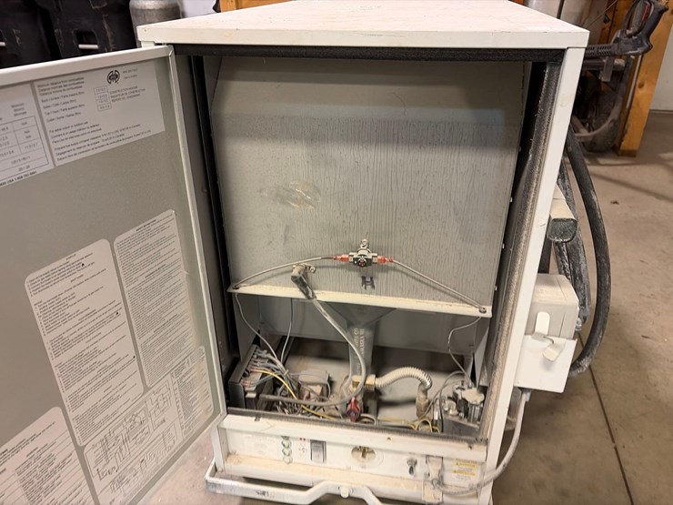 l.b.-white-premier-170-df-portable-heater-image-10