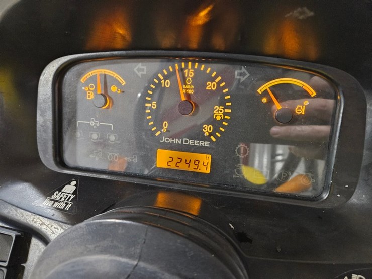john-deere-3320-image-21