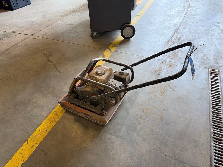 mbw-gp2000-vibratory-plate-compactor-image-4