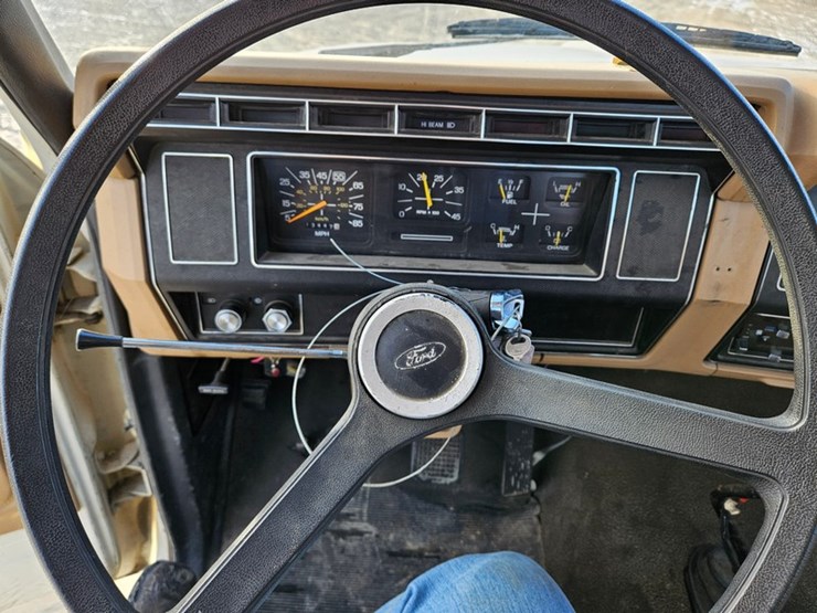 1983-ford-f800-image-16