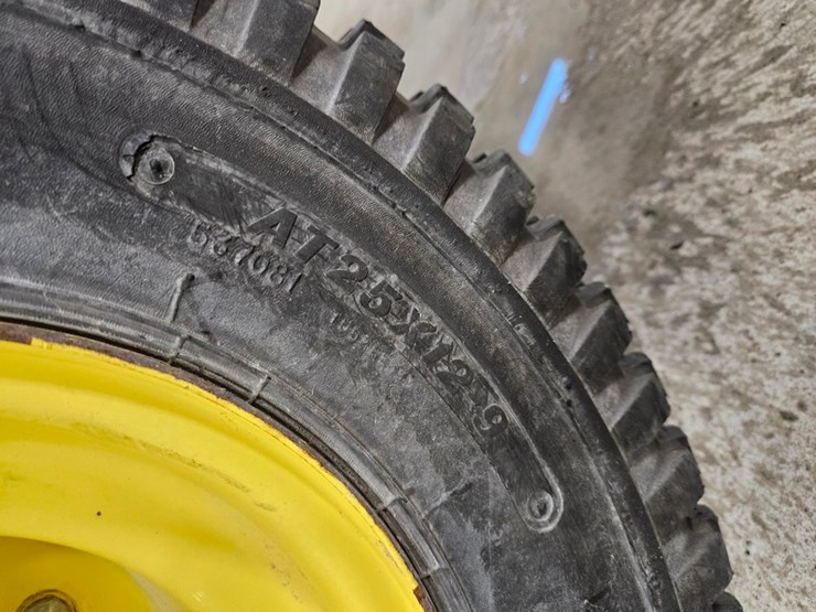 john-deere-gator-image-13