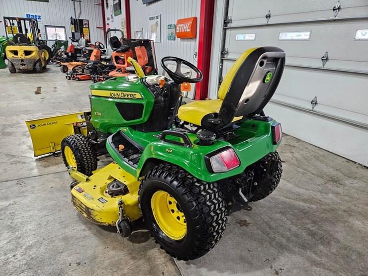 john-deere-x738-image-3