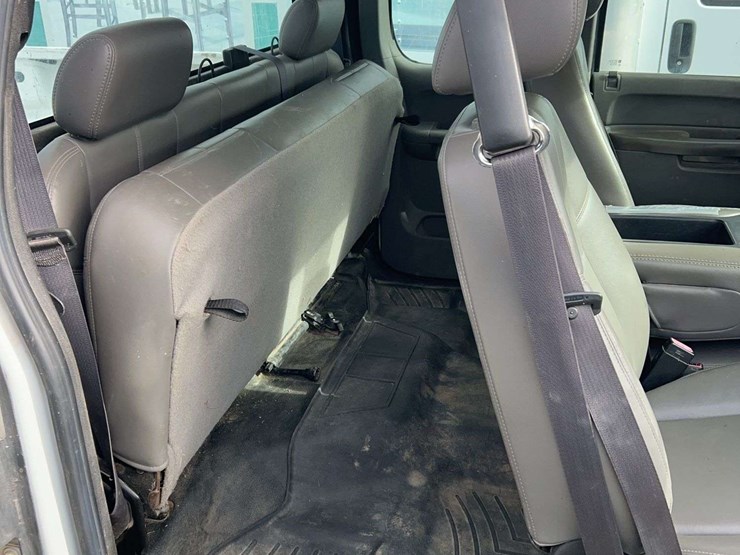 2011-chevrolet-silverado-1500-image-12