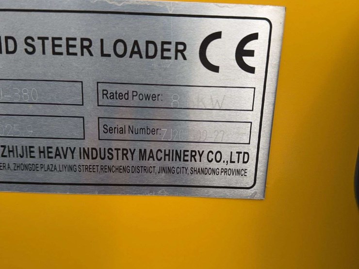 2025-zjg-zj-380-mini-skid-steer-image-10