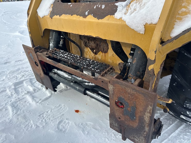 2018-caterpillar-236d-image-23