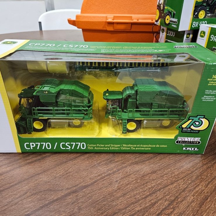 #118 • 1/64 Scale John Deere CP770/CS770