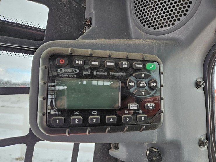 kubota-ssv75-image-19