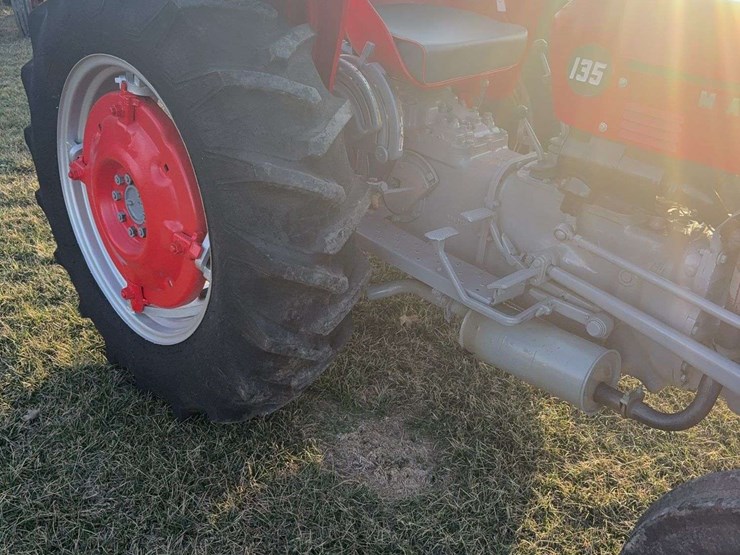 massey-ferguson-135-image-5