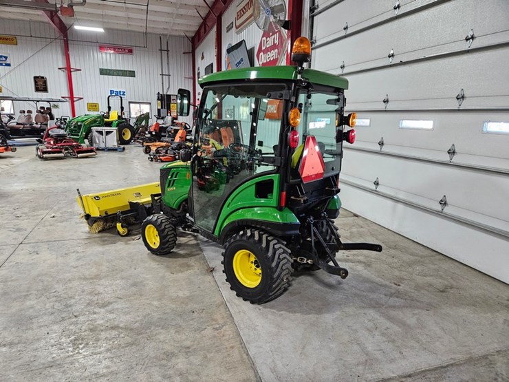 2018-john-deere-1025r-image-3