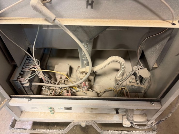 l.b.-white-premier-170-df-portable-heater-image-9