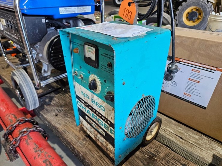 #193-•-silver-beauty-12v-battery-charger-image-3