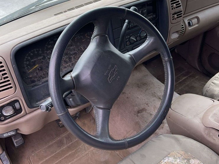 1999-chevrolet-tahoe-image-18