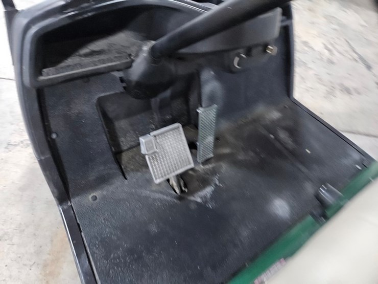 #129-•-2015-yamaha-ydrax5f-golf-cart-image-15