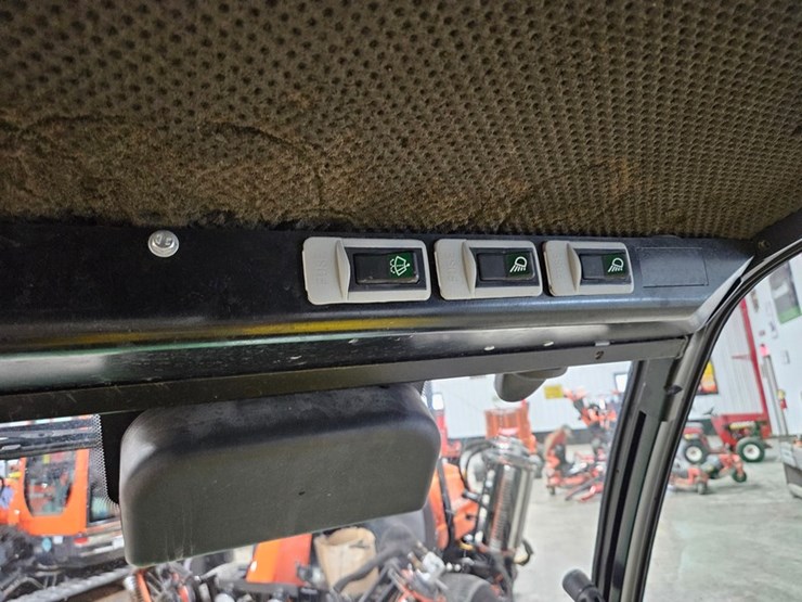 2011-john-deere-gator-image-38