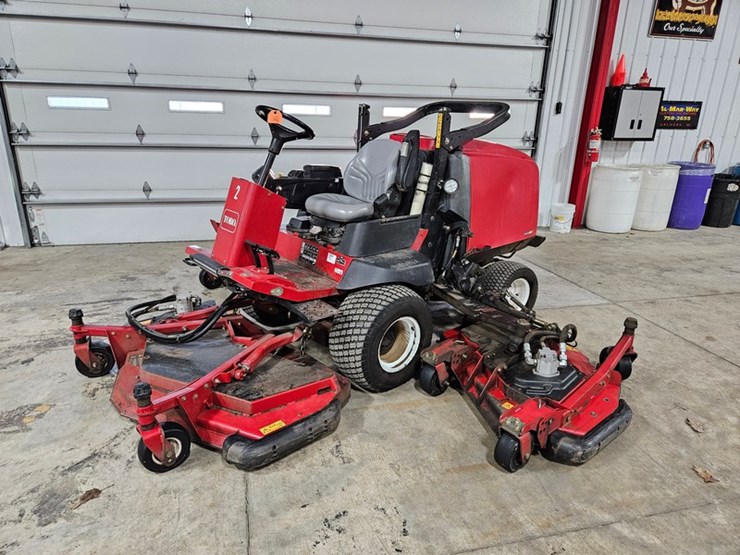 2016-toro-groundsmaster-4000d-image-1