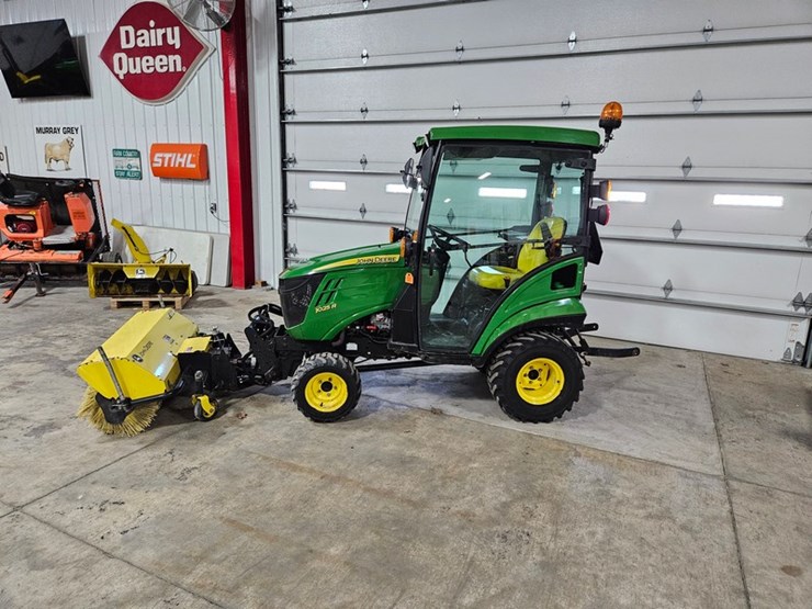 2018-john-deere-1025r-image-2