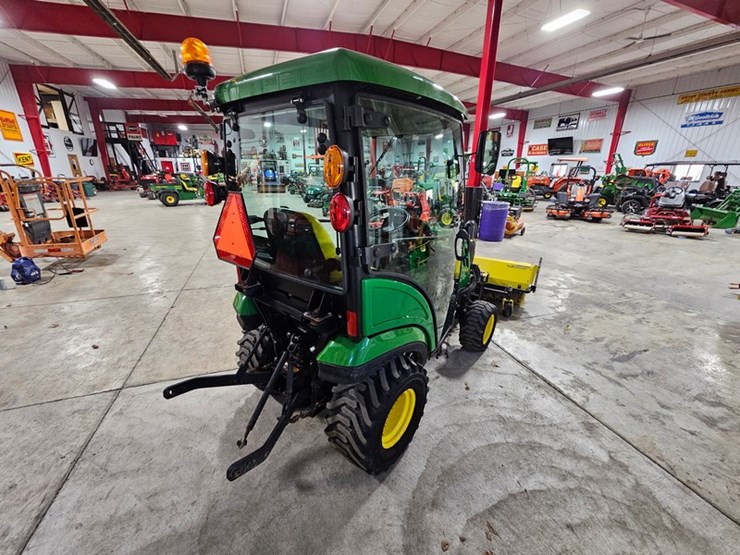 2018-john-deere-1025r-image-5