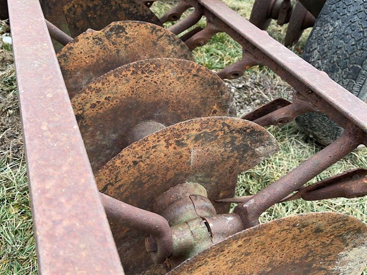 john-deere-32-image-6