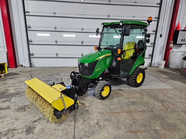 2018-john-deere-1025r-image-1