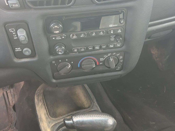 2002-chevrolet-blazer-image-12