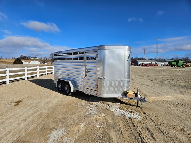 #14-•-2024-featherlite-18'-aluminum-stock-trailer-image-7