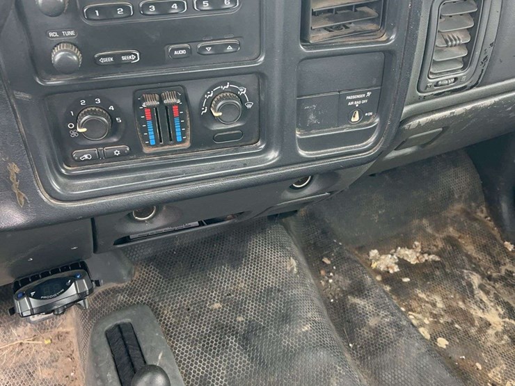 2005-chevrolet-3500-image-17