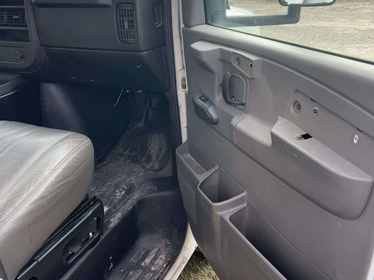 2009-gmc-3500-image-11