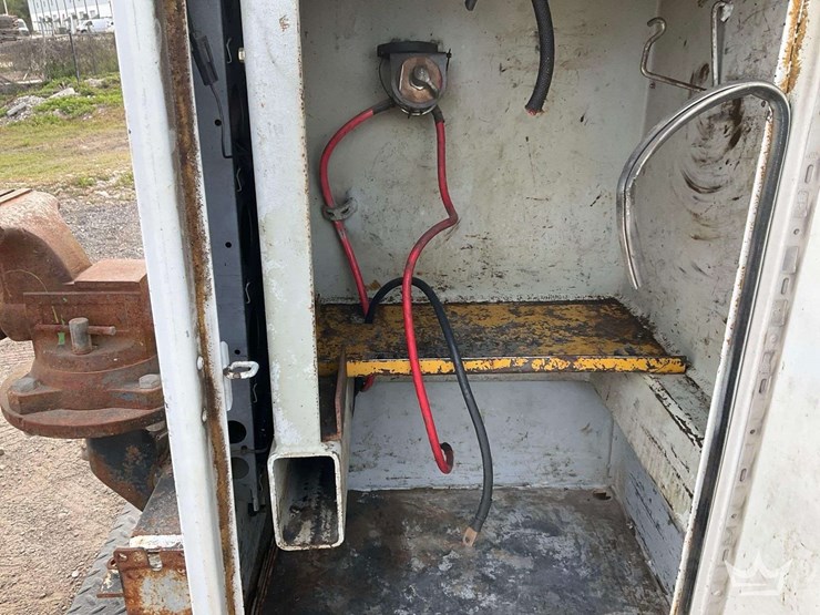 2006-ford-f550-image-33