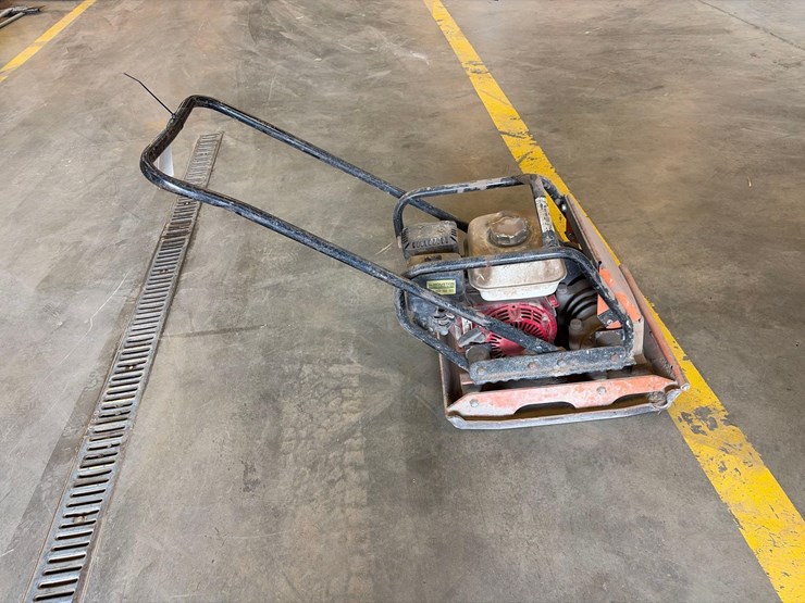 mbw-gp2000-vibratory-plate-compactor-image-3