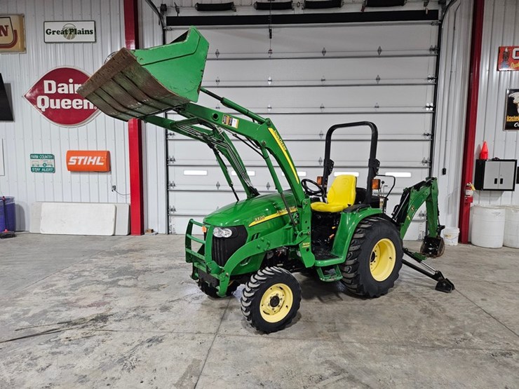 john-deere-3320-image-28