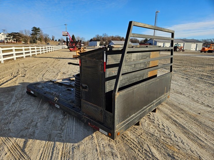 #65-•-11-ft-platform-body-image-7