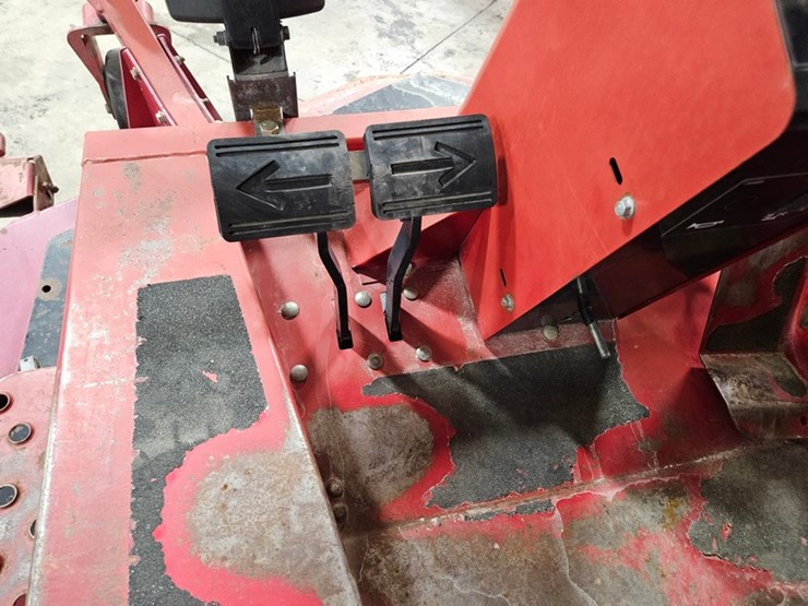 2011-toro-groundsmaster-4000d-image-16