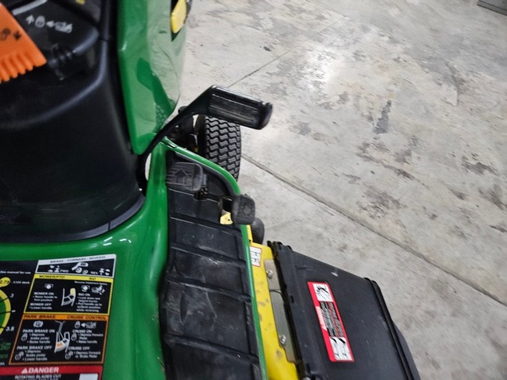 2013-john-deere-x300-image-16