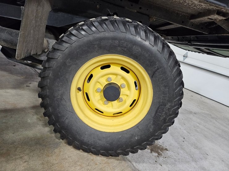 2011-john-deere-gator-image-43