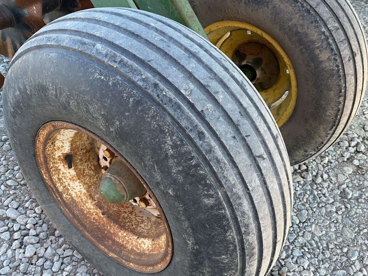 john-deere-230-image-10