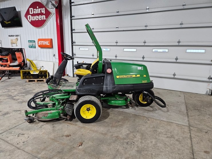 2013-john-deere-7400-image-2