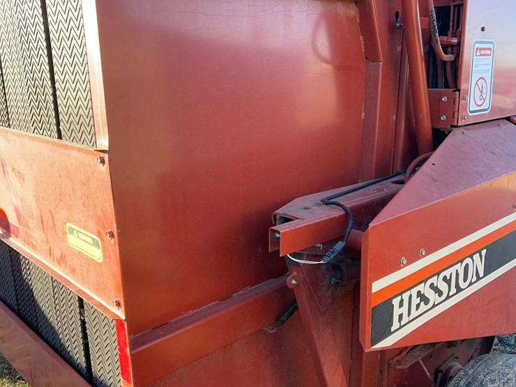 hesston-560-image-17