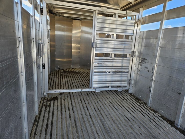 #14-•-2024-featherlite-18'-aluminum-stock-trailer-image-11