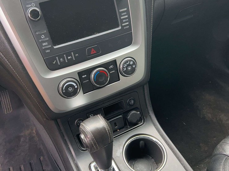 2015-gmc-acadia-image-17