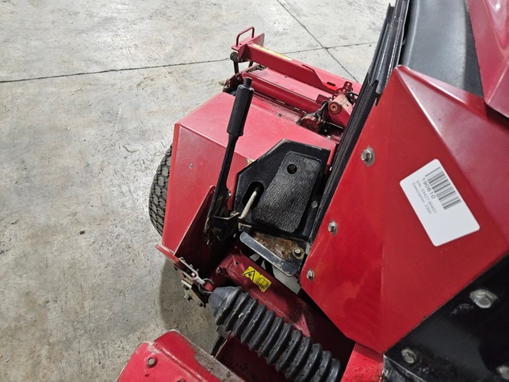 #172-•-toro-2300d-reelmaster-reel-mower-image-17